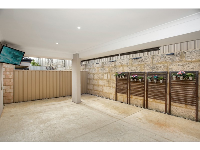 16A Pintabona Drive, Sinagra WA 6065