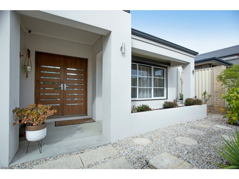 16 Admiralty Road, Jindalee WA 6036