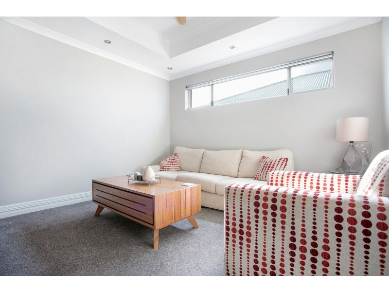 16 Admiralty Road, Jindalee WA 6036