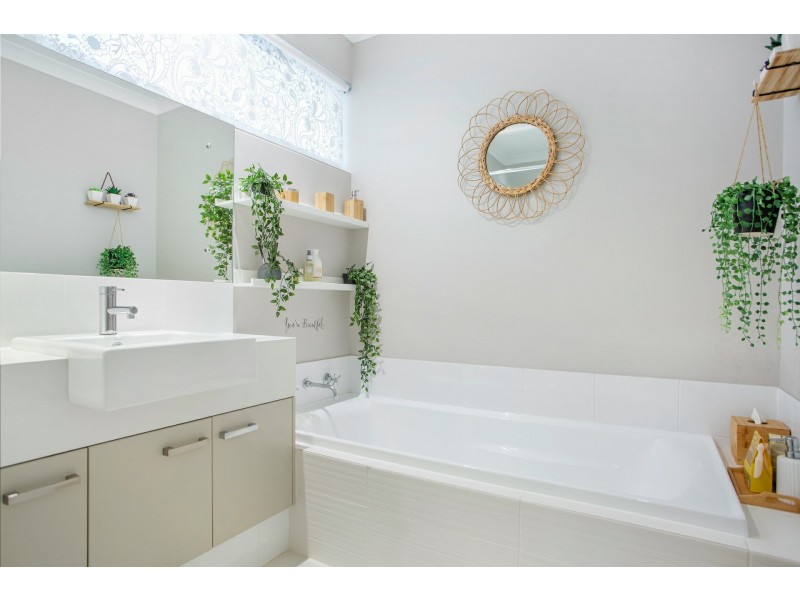 16 Admiralty Road, Jindalee WA 6036