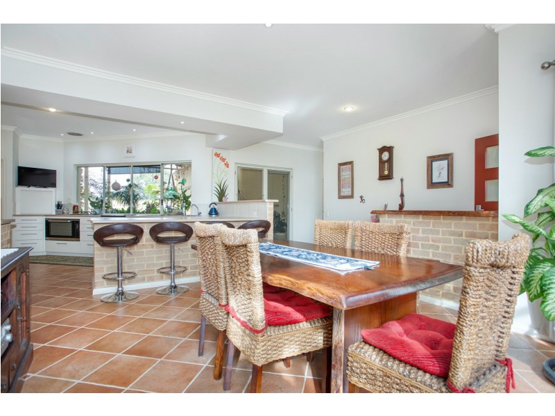 12 Benbulben Rise, Yanchep WA 6035