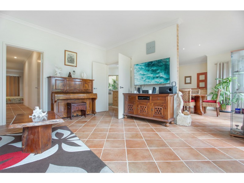 12 Benbulben Rise, Yanchep WA 6035