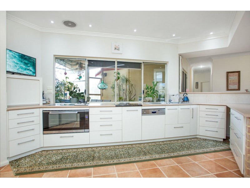 12 Benbulben Rise, Yanchep WA 6035