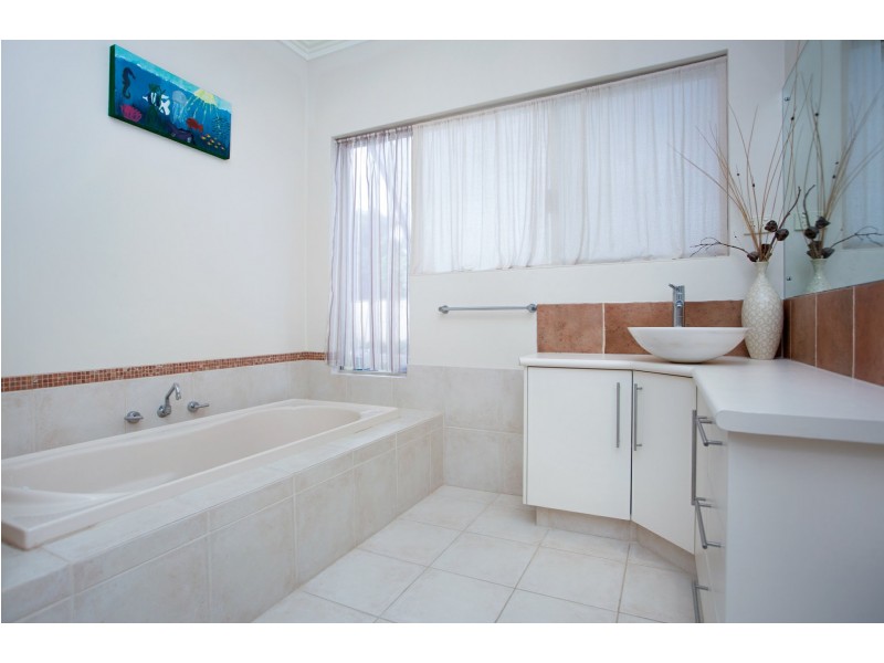 12 Benbulben Rise, Yanchep WA 6035