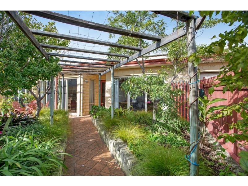 12 Benbulben Rise, Yanchep WA 6035