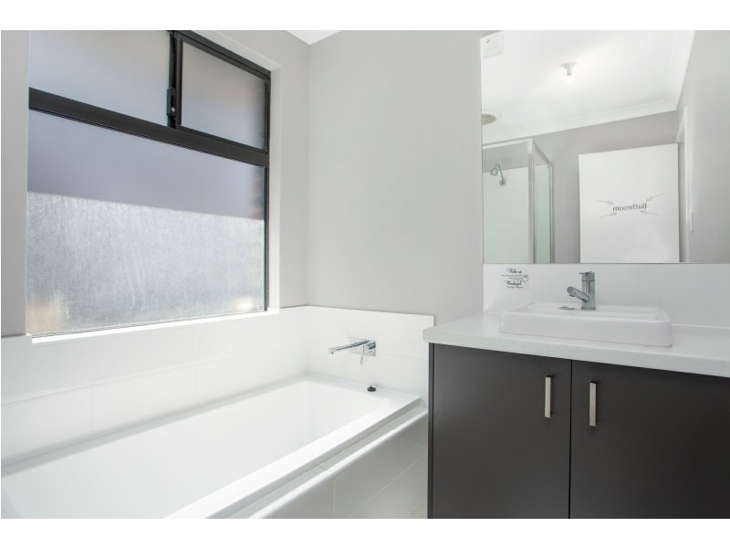 18 Trethowan Promenade, Alkimos WA 6038