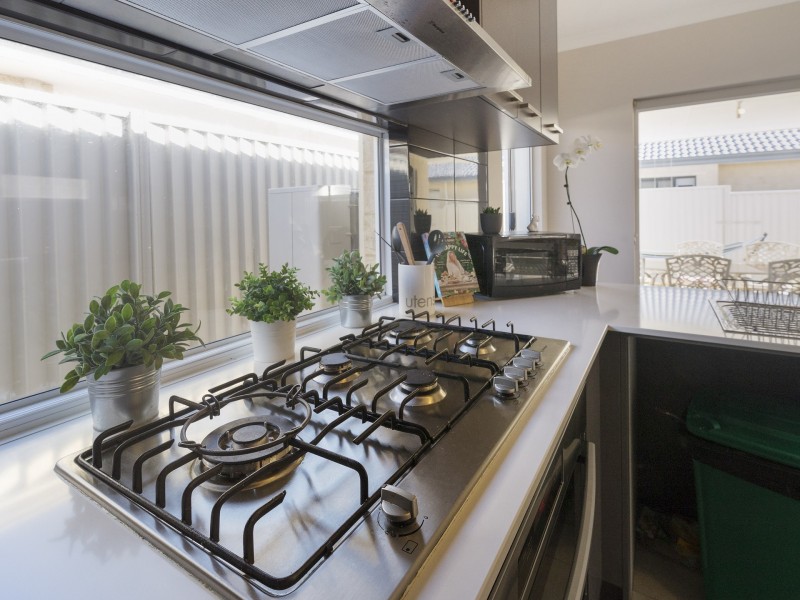 4 Rock Way, Alkimos WA 6038