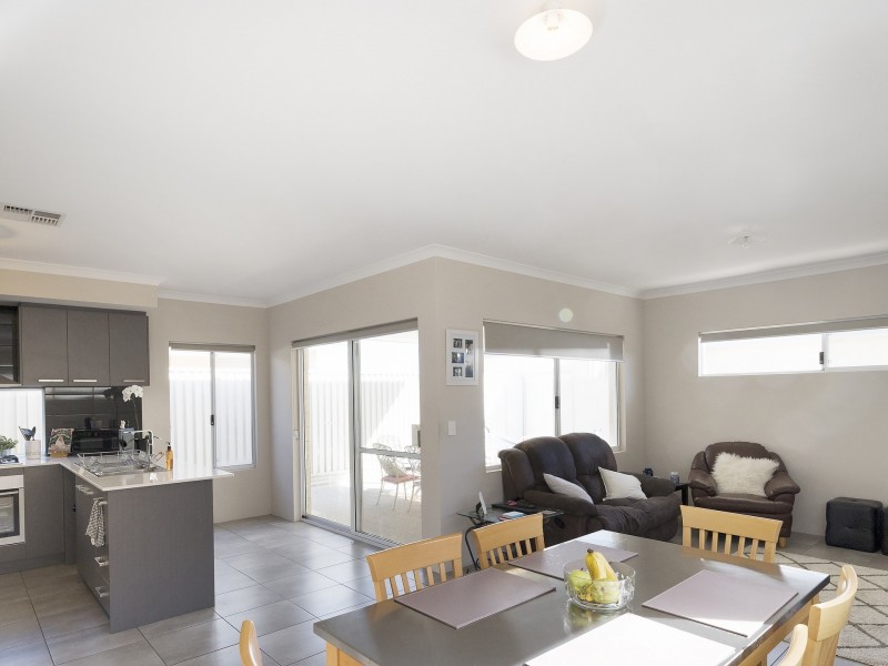 4 Rock Way, Alkimos WA 6038