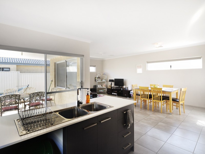 4 Rock Way, Alkimos WA 6038