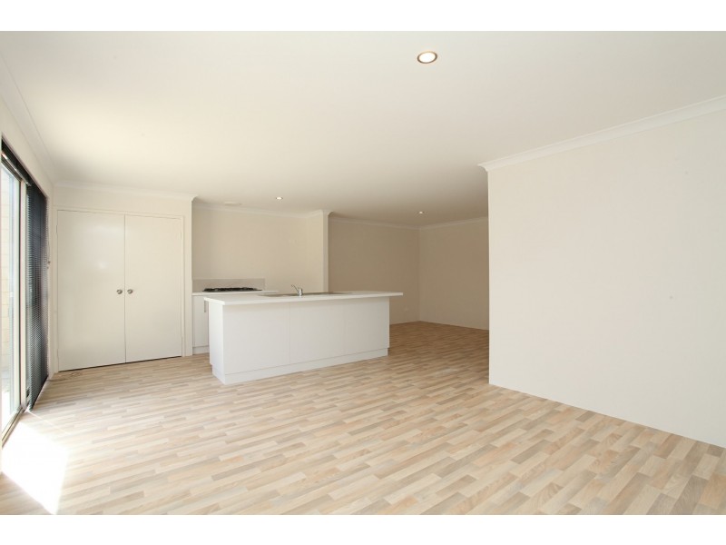 32 Equinox Avenue, Eglinton WA 6034