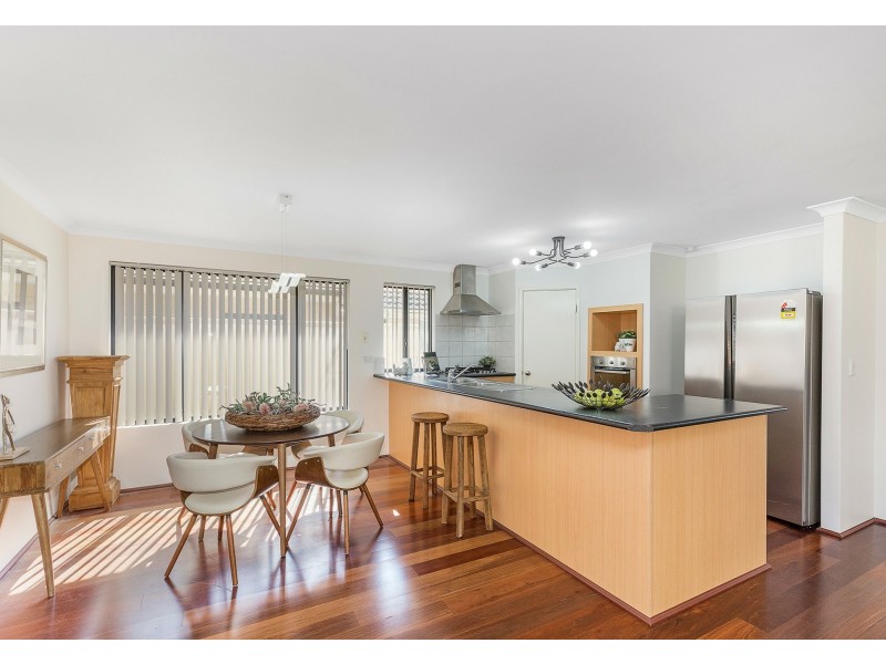 27 Fairvale Bend, Madeley WA 6065