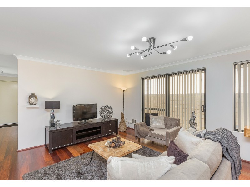 27 Fairvale Bend, Madeley WA 6065