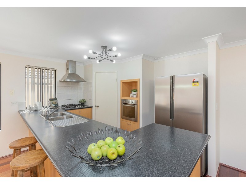 27 Fairvale Bend, Madeley WA 6065