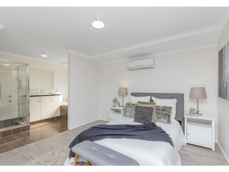 27 Fairvale Bend, Madeley WA 6065