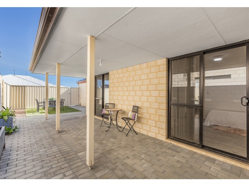 27 Fairvale Bend, Madeley WA 6065