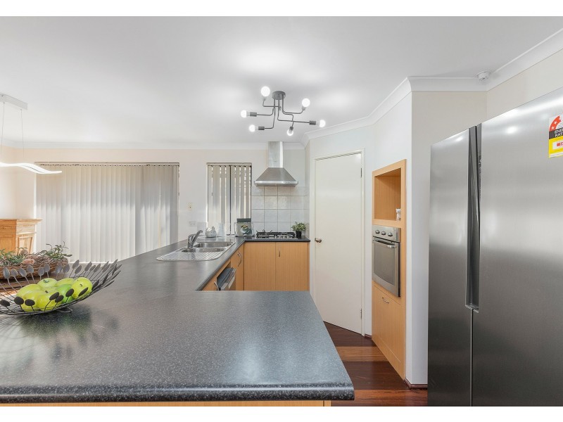 27 Fairvale Bend, Madeley WA 6065