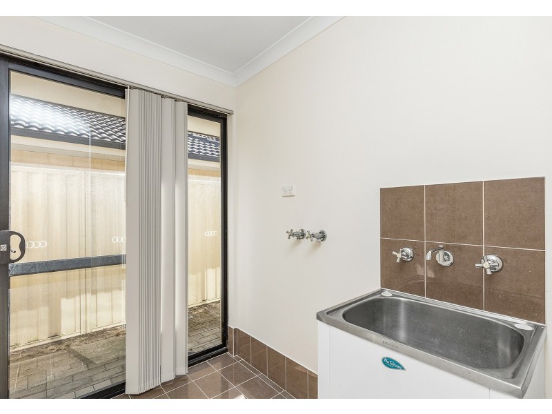 27 Fairvale Bend, Madeley WA 6065