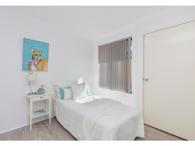 27 Fairvale Bend, Madeley WA 6065