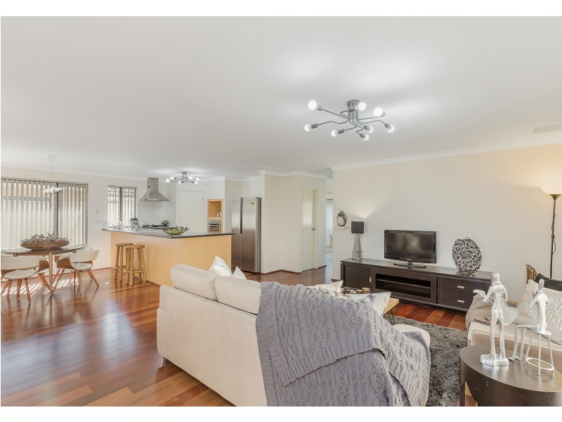 27 Fairvale Bend, Madeley WA 6065