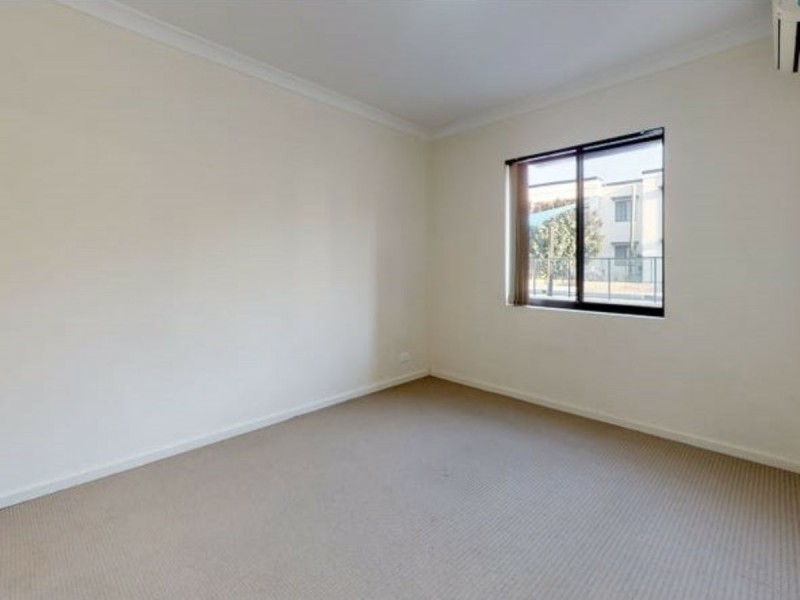 14/5 Eastleigh Loop, Currambine WA 6028