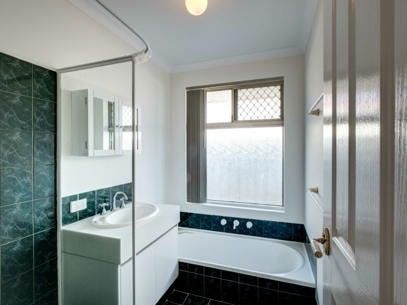 76 St Barnabas Boulevard, Quinns Rocks WA 6030