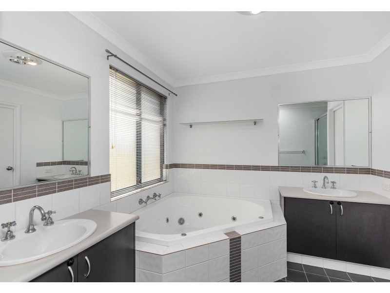 27 Sugarloaf Close, Merriwa WA 6030