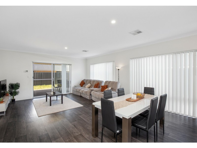 31 Dragonfly Road, Banksia Grove WA 6031