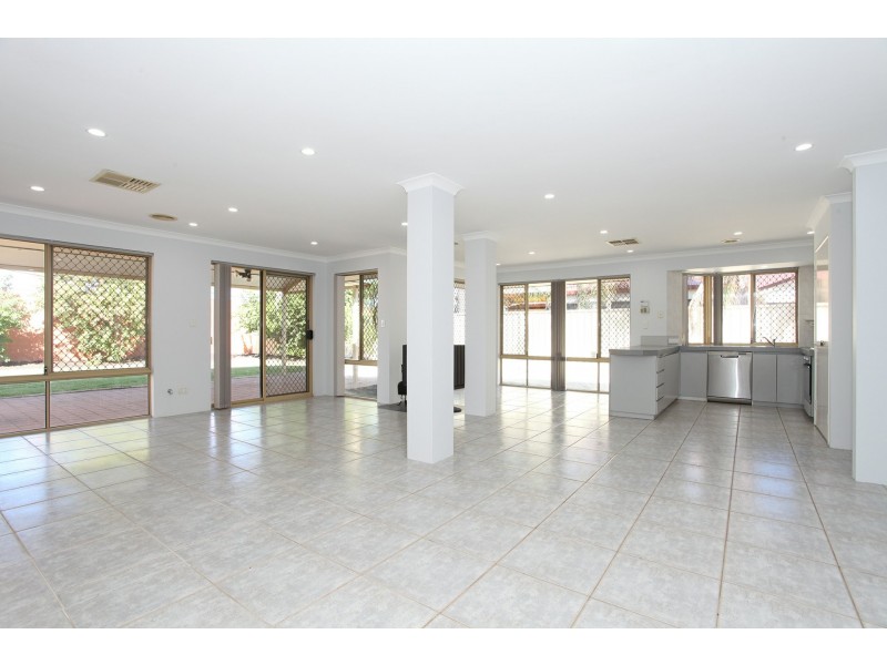 6 Lae Court, Ballajura WA 6066