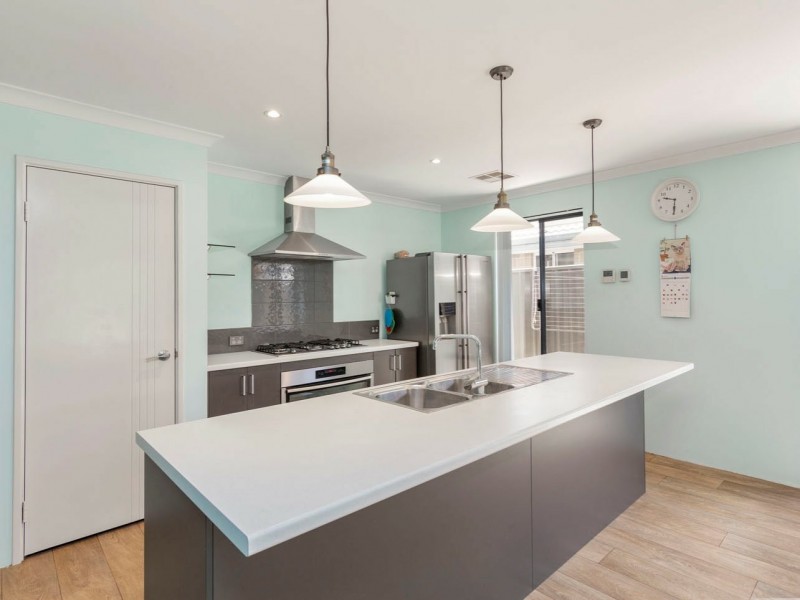 8 Garigal Street, Yanchep WA 6035