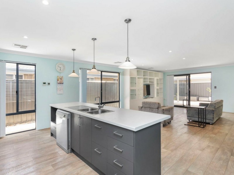 8 Garigal Street, Yanchep WA 6035