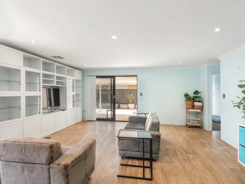 8 Garigal Street, Yanchep WA 6035