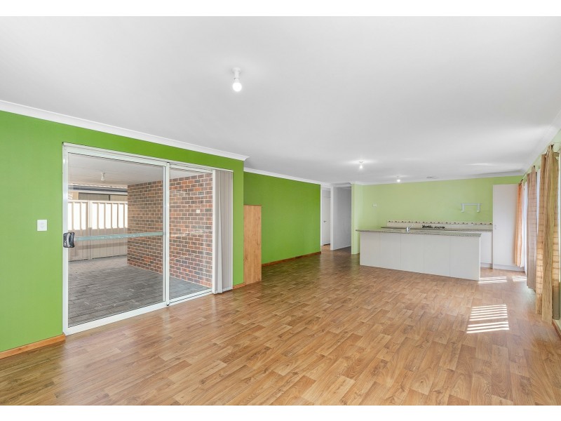 20 Saffron Way, Landsdale WA 6065