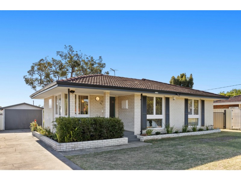 35 Golders Way, Girrawheen WA 6064