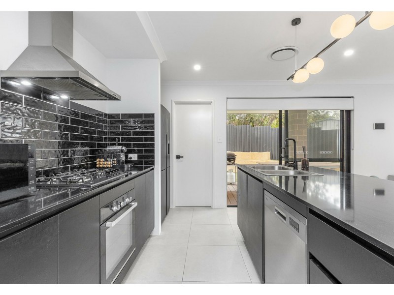 12 Diemen Court, Heathridge WA 6027