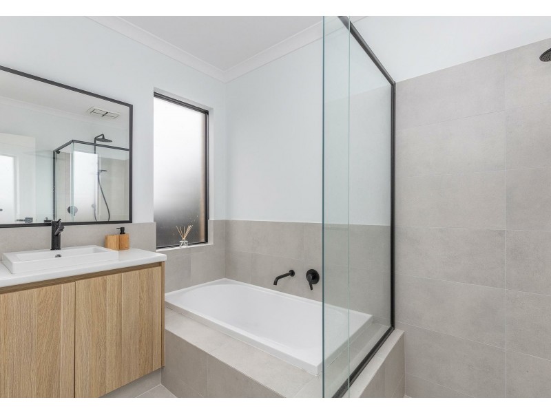 12 Diemen Court, Heathridge WA 6027