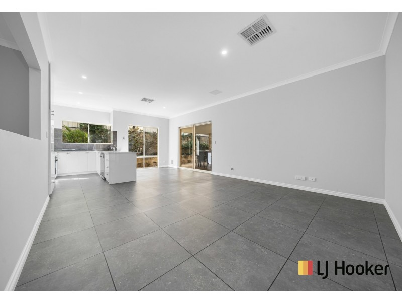 12 Longleaf Drive, Clarkson WA 6030