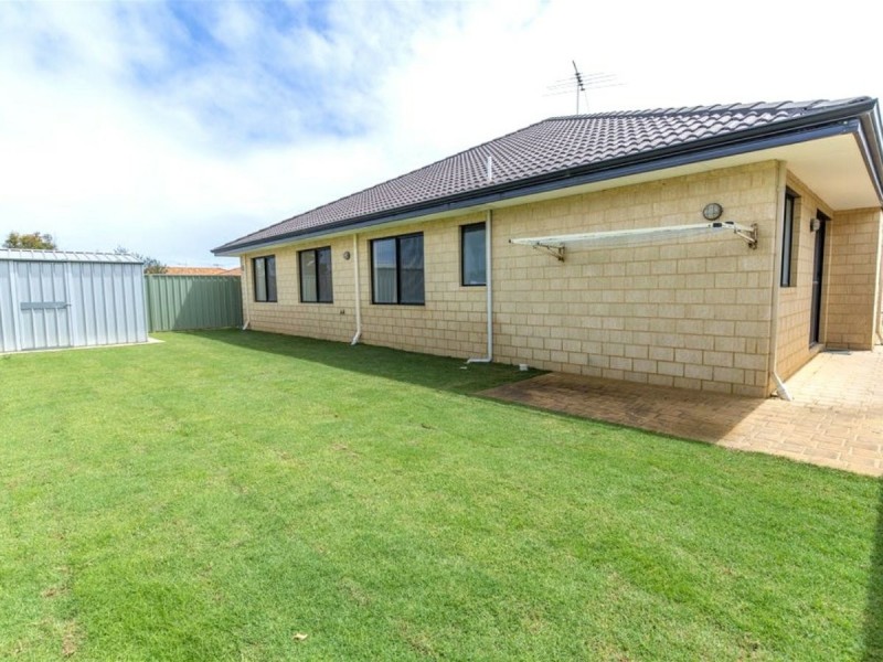 33 Olympus Loop, Merriwa WA 6030