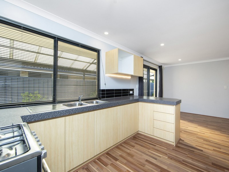 25 Kurrajong Boulevard, Banksia Grove WA 6031