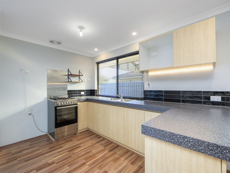 25 Kurrajong Boulevard, Banksia Grove WA 6031