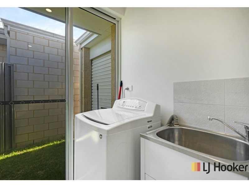 3 Aureolin Road, Eglinton WA 6034