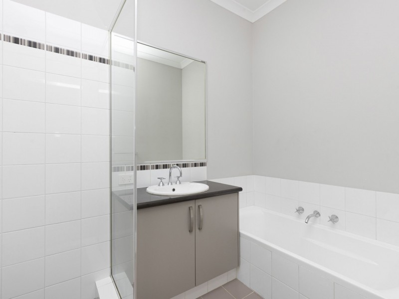 53 Kerkeri Heights, Lakelands WA 6180