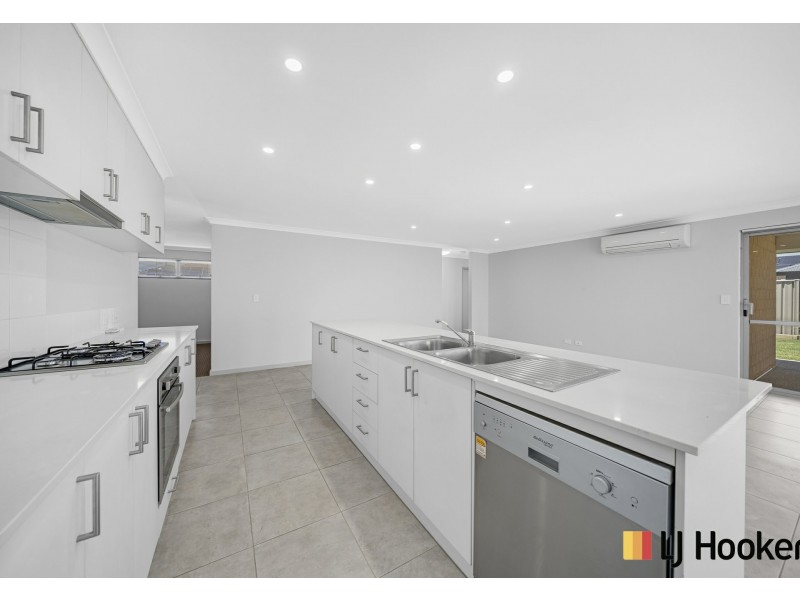 8 Fiano Cross, Caversham WA 6055