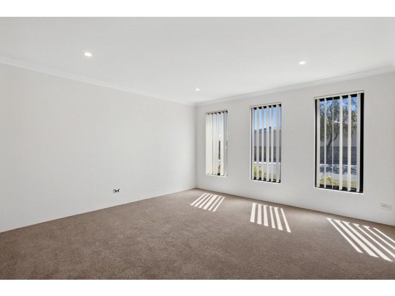 10 Enfield Turn, Carramar WA 6031