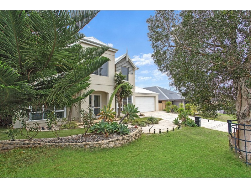 12 Hampshire Drive, Jindalee WA 6036