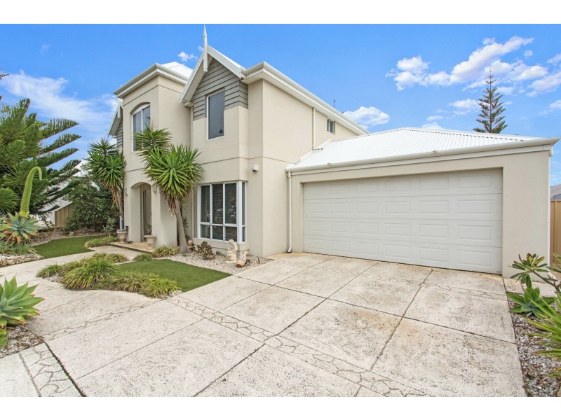 12 Hampshire Drive, Jindalee WA 6036