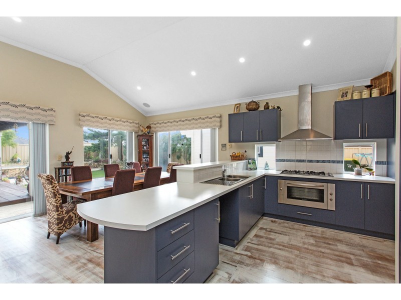 12 Hampshire Drive, Jindalee WA 6036