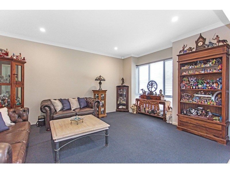 12 Hampshire Drive, Jindalee WA 6036