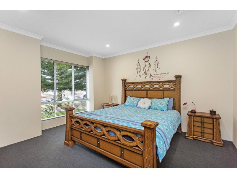 12 Hampshire Drive, Jindalee WA 6036