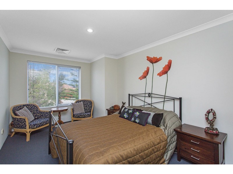 12 Hampshire Drive, Jindalee WA 6036