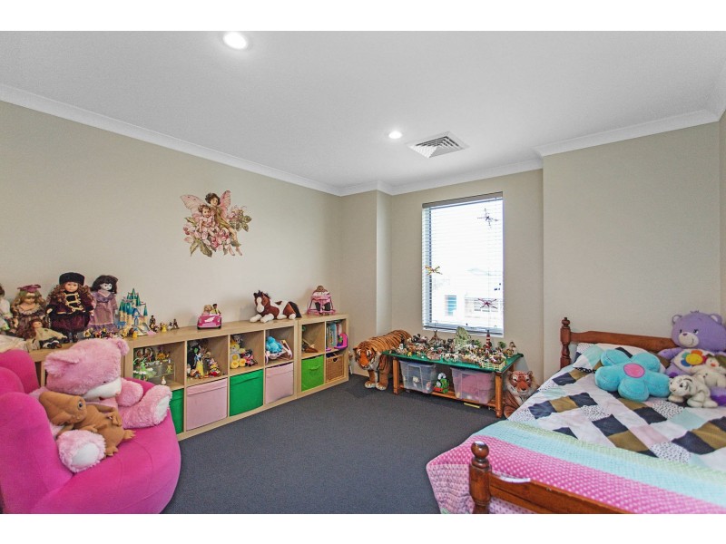 12 Hampshire Drive, Jindalee WA 6036